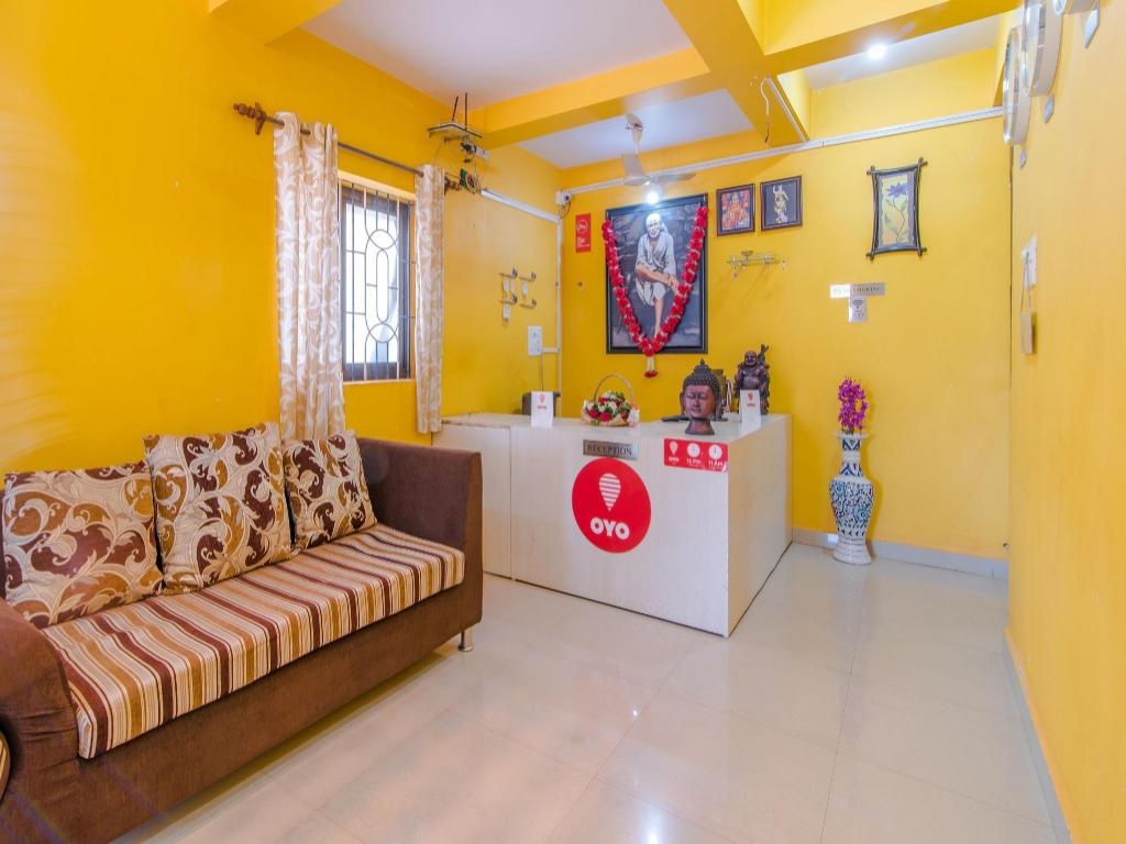 OYO 10793 Near Baga Beach  Property Views  Lobby 3