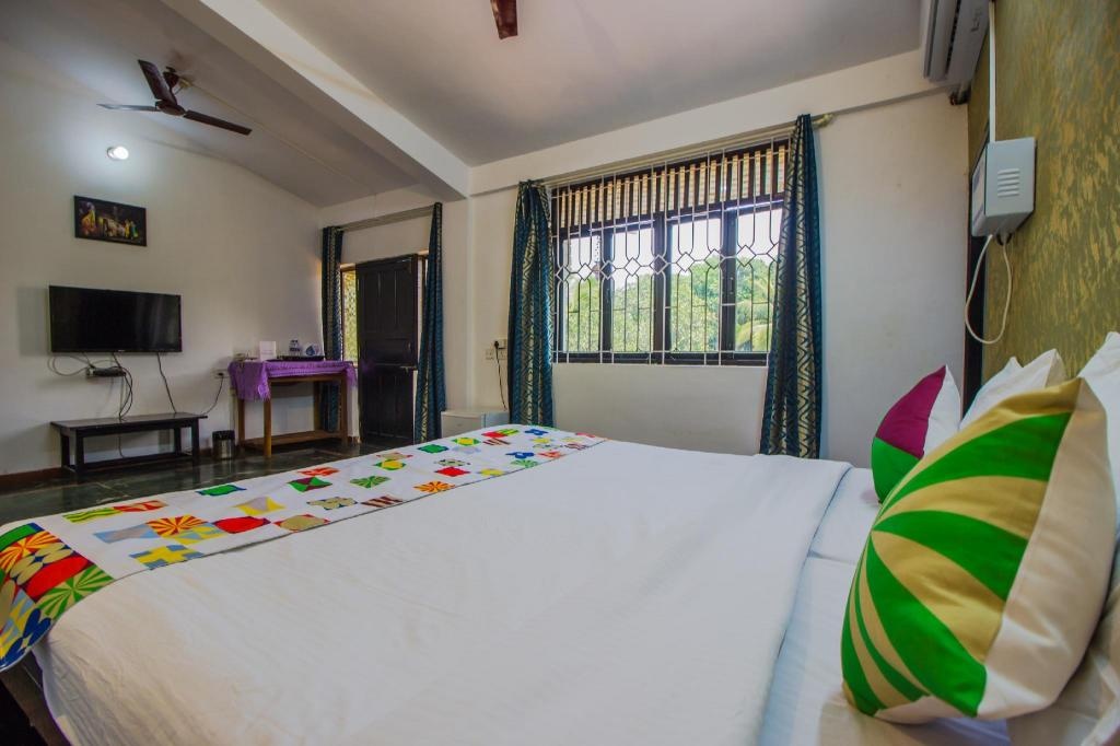 OYO 13064 Home Studio With Pool Near Siolim  Facilities  Bedroom 11