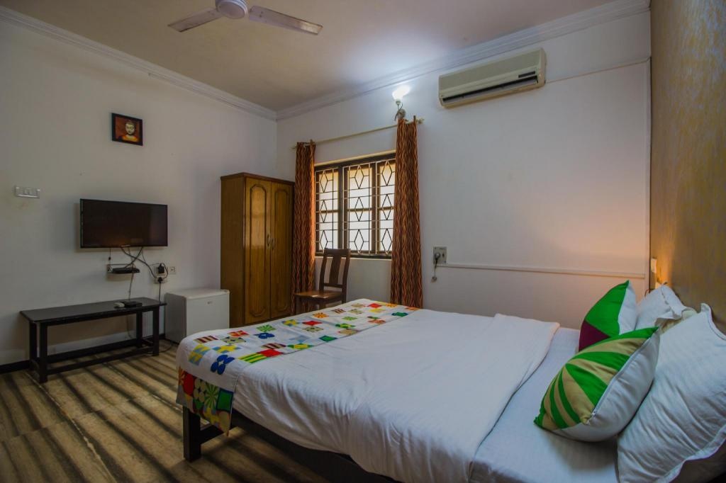 OYO 13064 Home Studio With Pool Near Siolim  Facilities  Bedroom 14