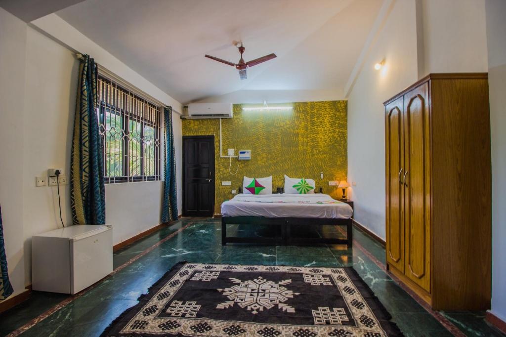 OYO 13064 Home Studio With Pool Near Siolim  Facilities  Bedroom 2