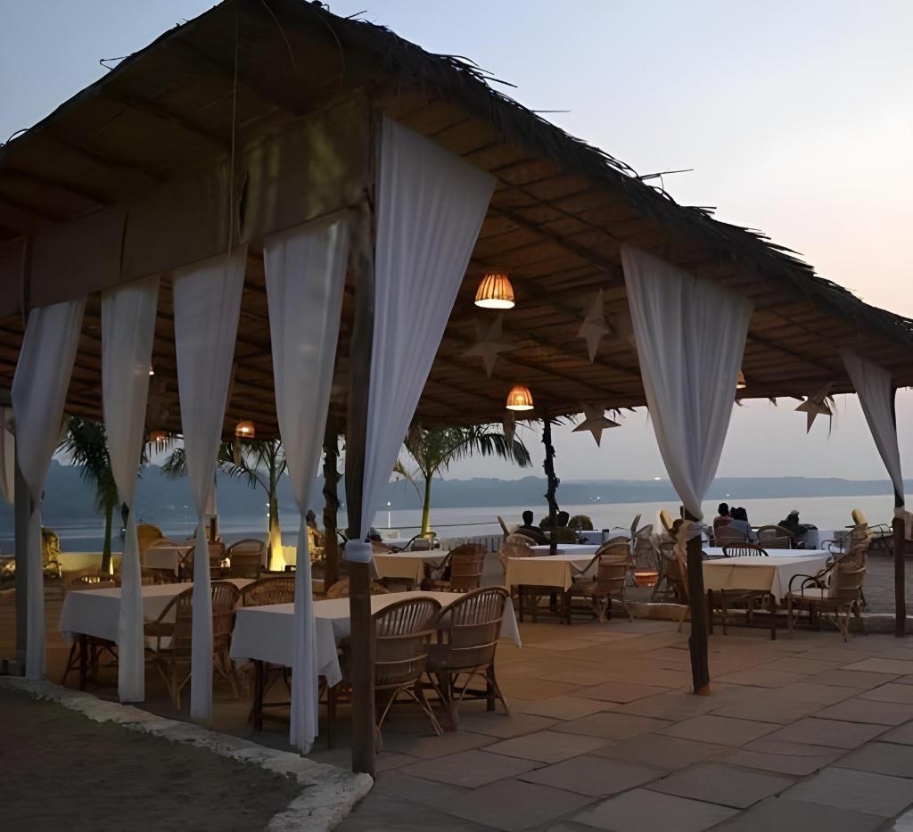 OYO 13064 Home Studio With Pool Near Siolim  Facilities  Executive Lounge 4