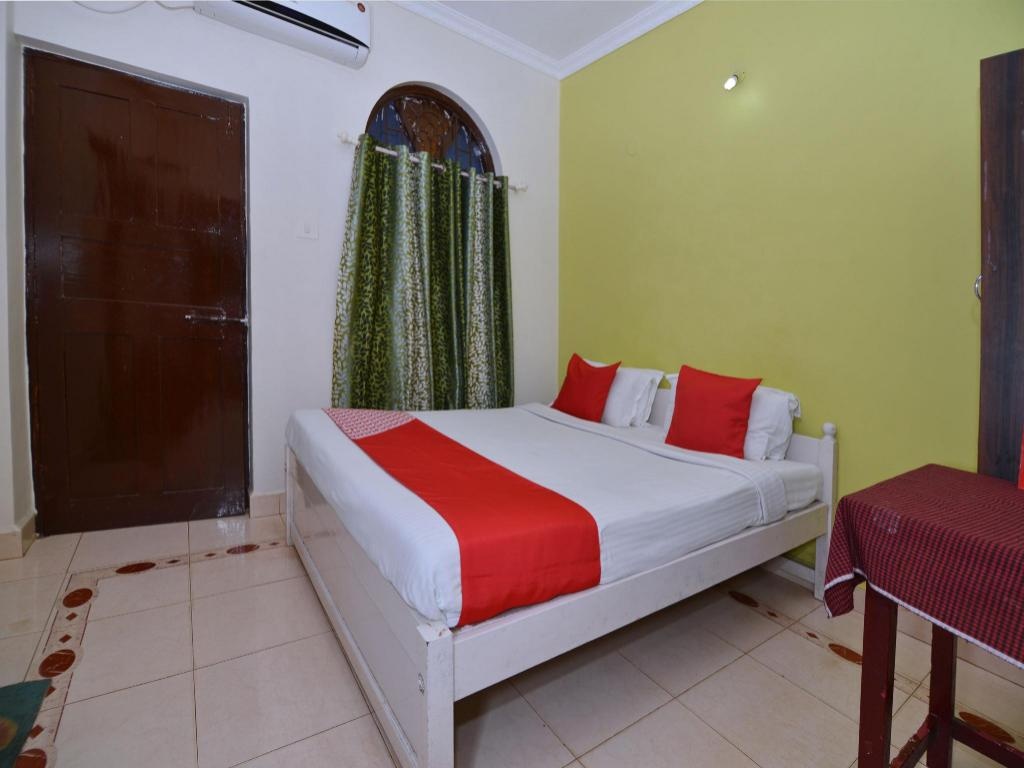 OYO 3275 Angelina Guesthouse  Facilities  Bedroom 1