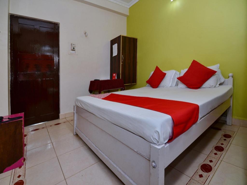 OYO 3275 Angelina Guesthouse  Facilities  Bedroom 3