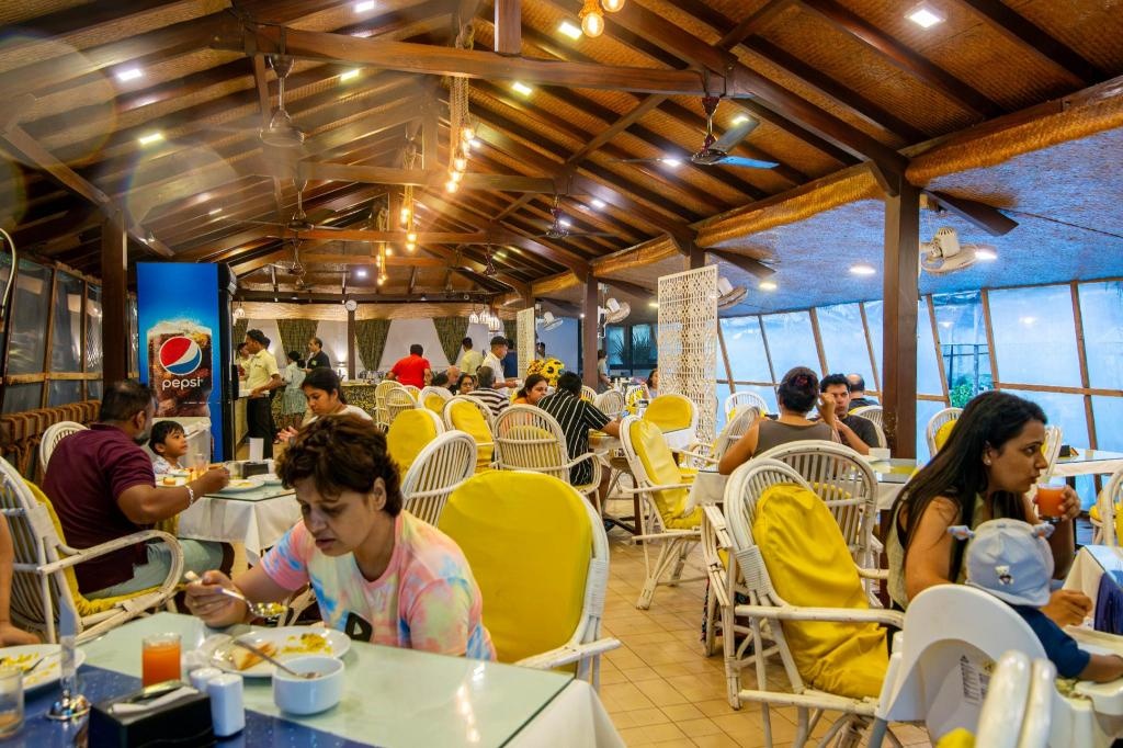 Santana Beach Resort  Dining  Restaurant 10