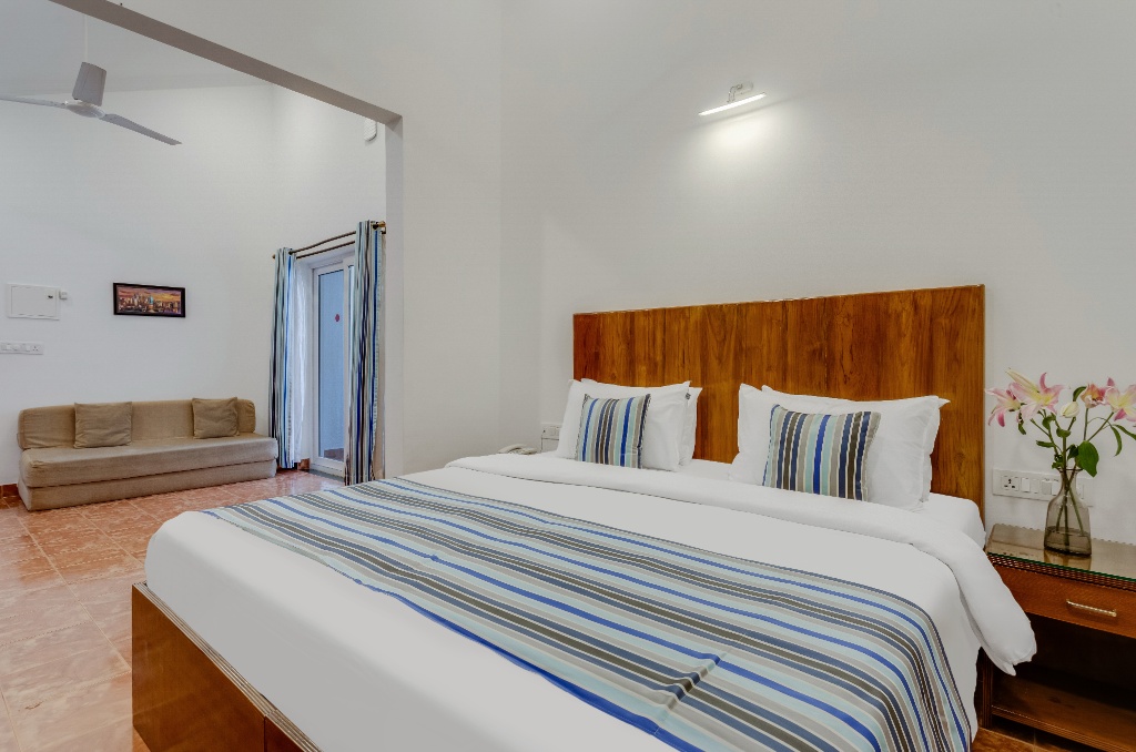 Santana Beach Resort  Rooms  Deluxe Room Bathroom 4