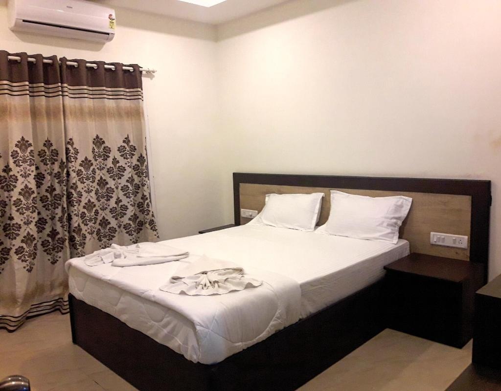 La Vega Resort  Rooms  Executive Room Bedroom 11