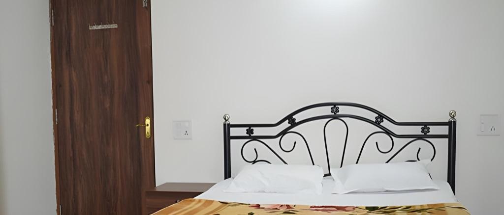 La Vega Resort  Rooms  Standard Room With Balcony Bed 13