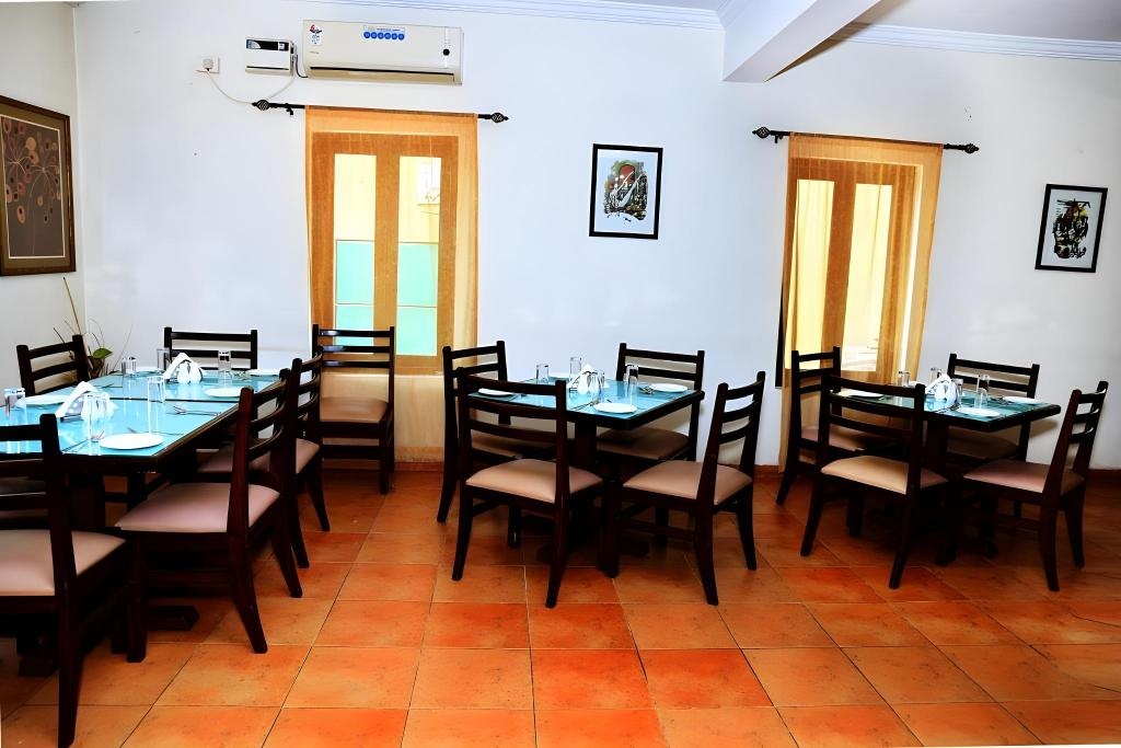 White Square Nirvana Holiday Villas  Facilities  Restaurant Private Room 8