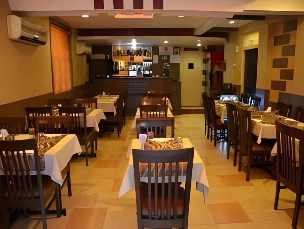 Hotel Ashirwad  Dining  Restaurant 4