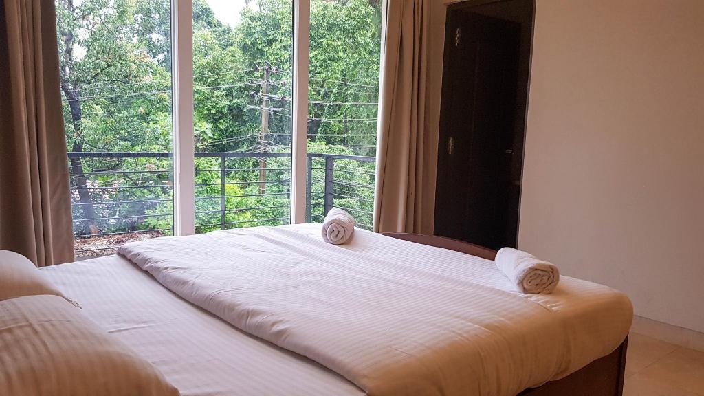 Temple View Suites With Roof Top Pool  Facilities  Bedroom 5