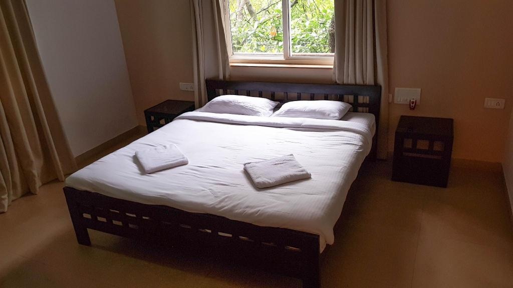 Pool View Suites 1200 Sq Ft With Pool  Facilities  Bedroom 6