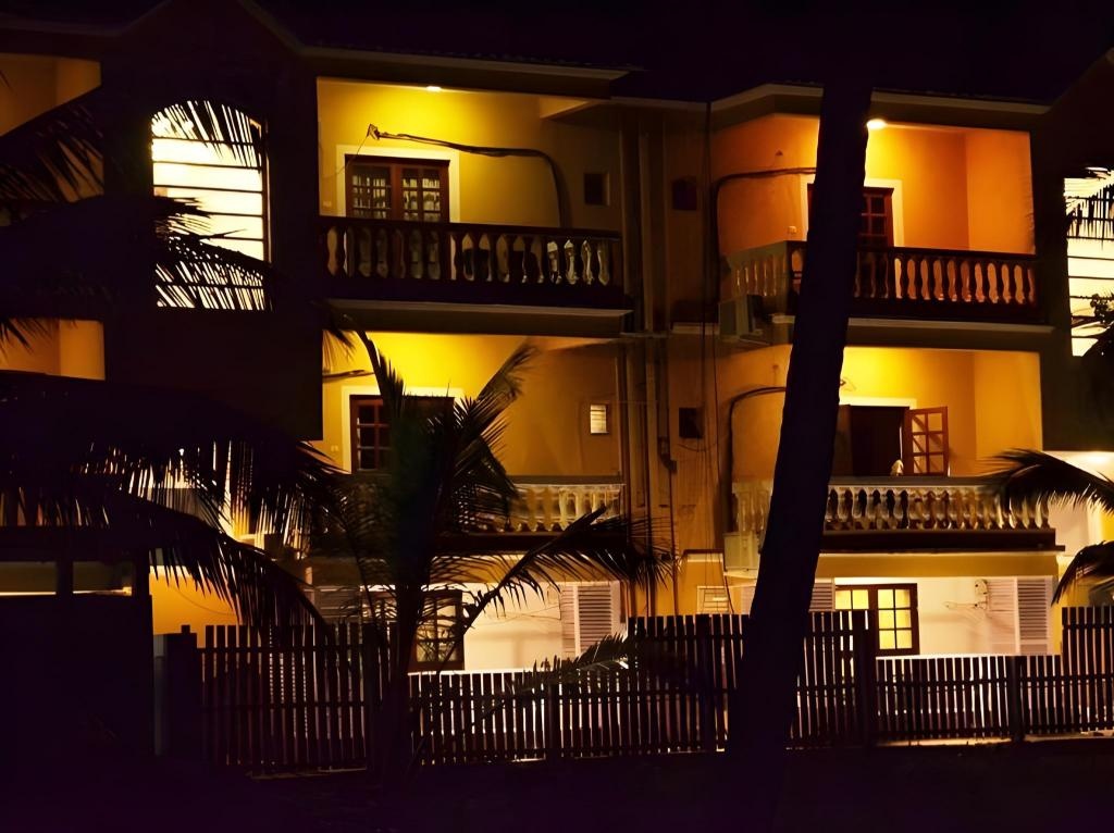 Smiley Hotel De Sai Palace  Property Views  Exterior View 9