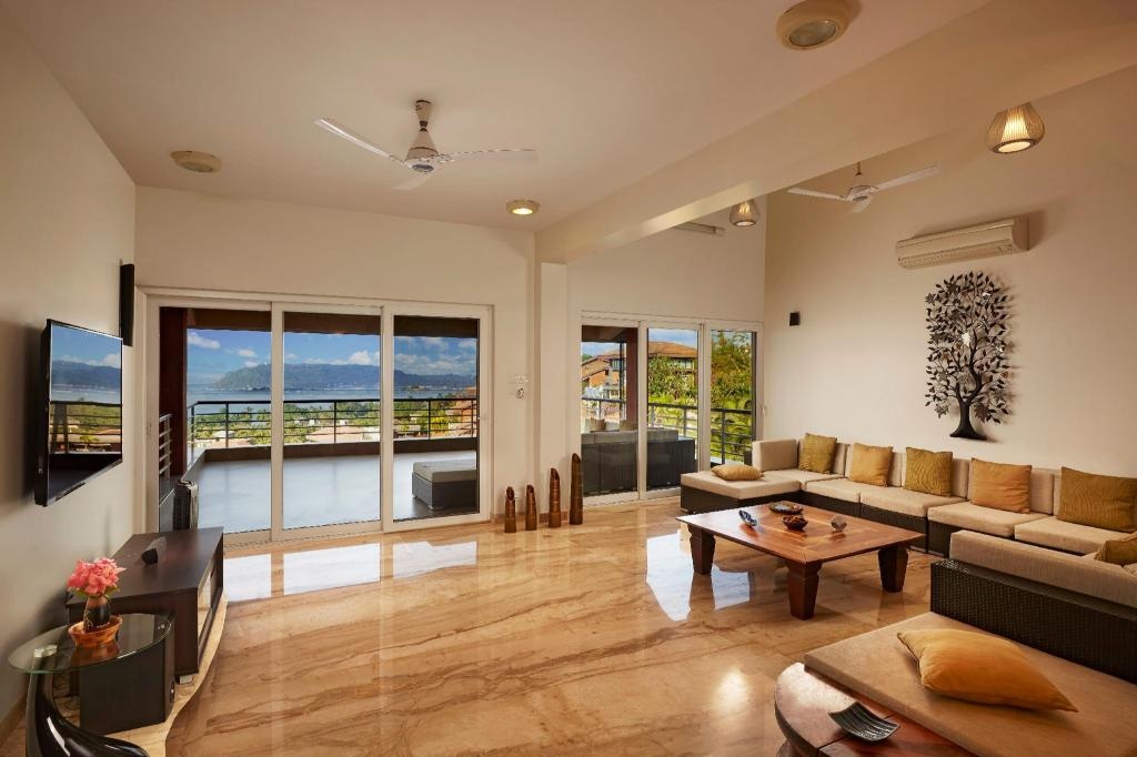 DOLPHIN HEIGHTS Sea View Pool Villa Candolim  Facilities  Barlounge 4