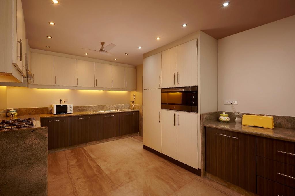 DOLPHIN HEIGHTS Sea View Pool Villa Candolim  Facilities  Kitchen 3