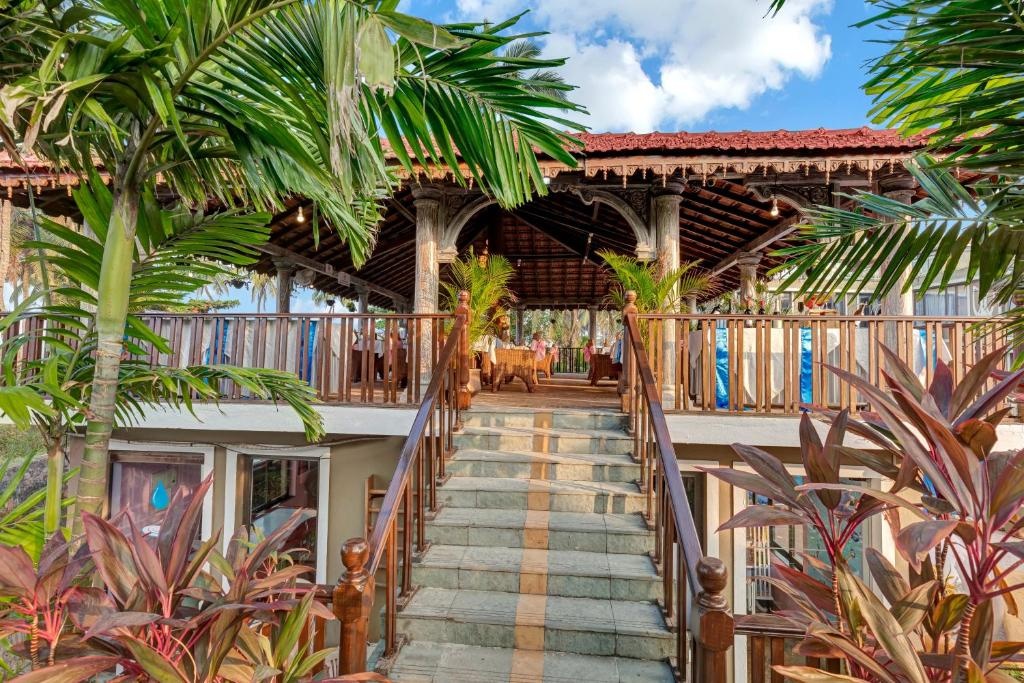 Club Mahindra Acacia Palms  Dining  Restaurant 3