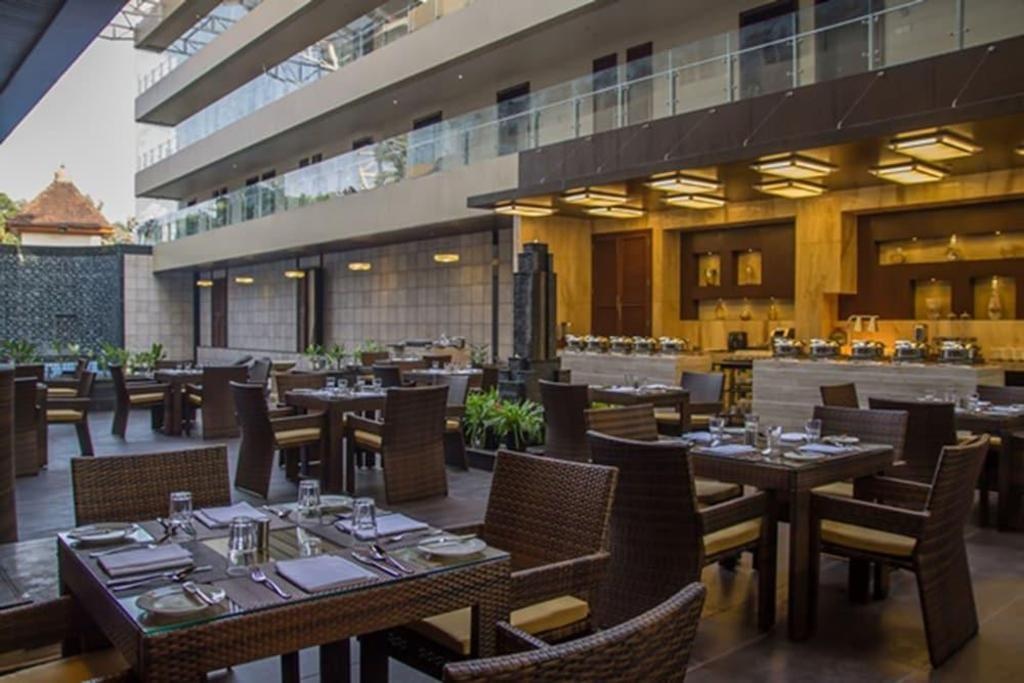 Club Mahindra Acacia Palms  Dining  Dining Image 12 12