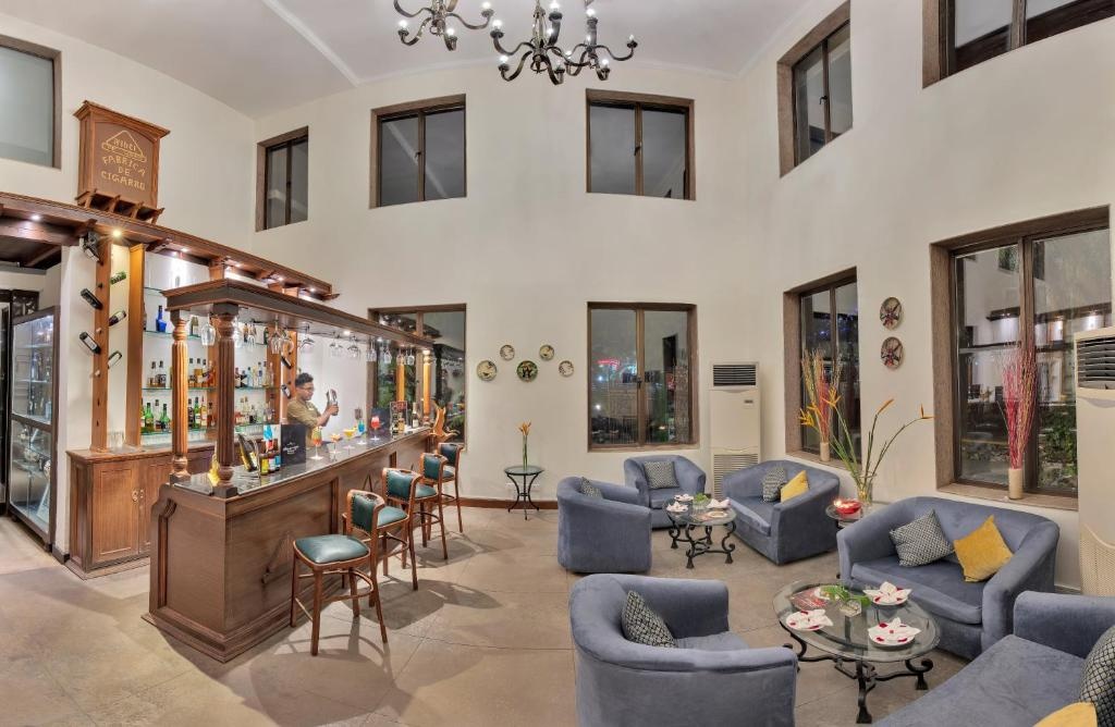 Club Mahindra Acacia Palms  Facilities  Barlounge 2
