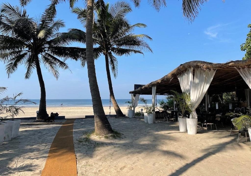 Mamagoa Beach Resort  Property Views  Entrance 1