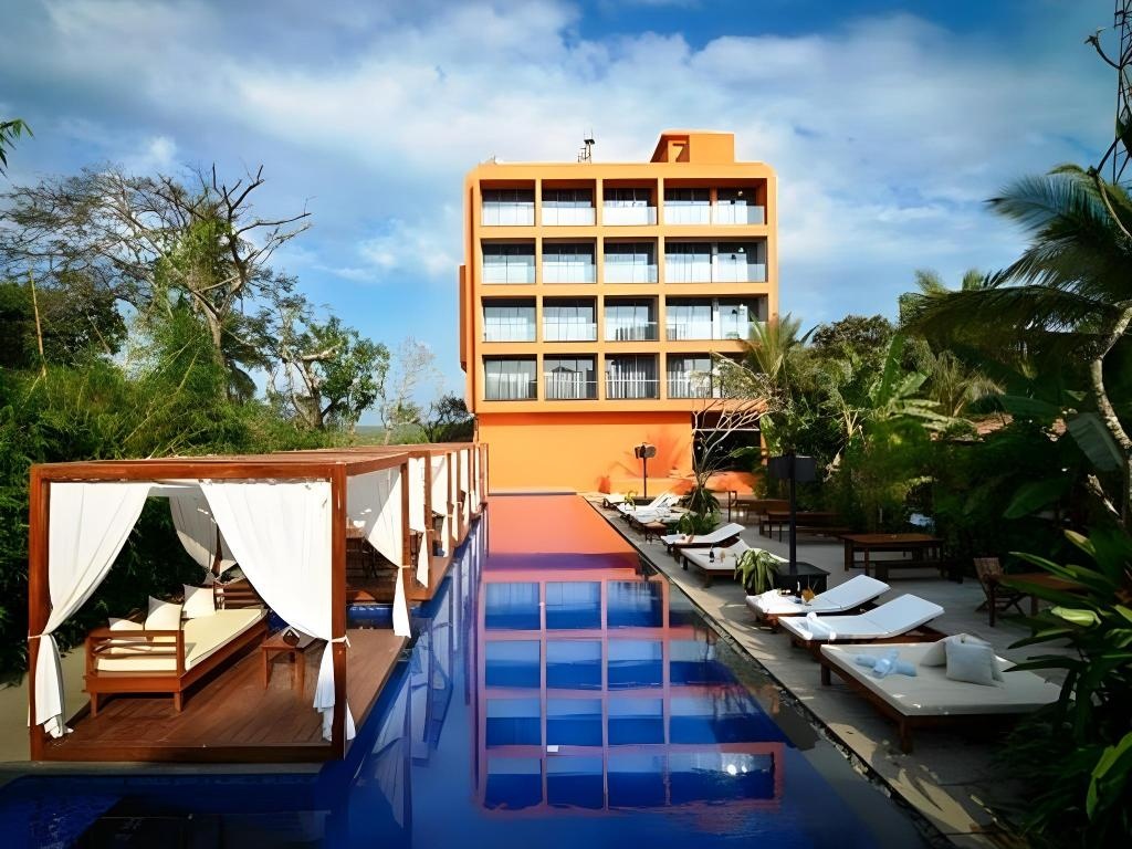 SinQ Party Hotel No Male Stags Allowed  Facilities  Swimming Pool 4