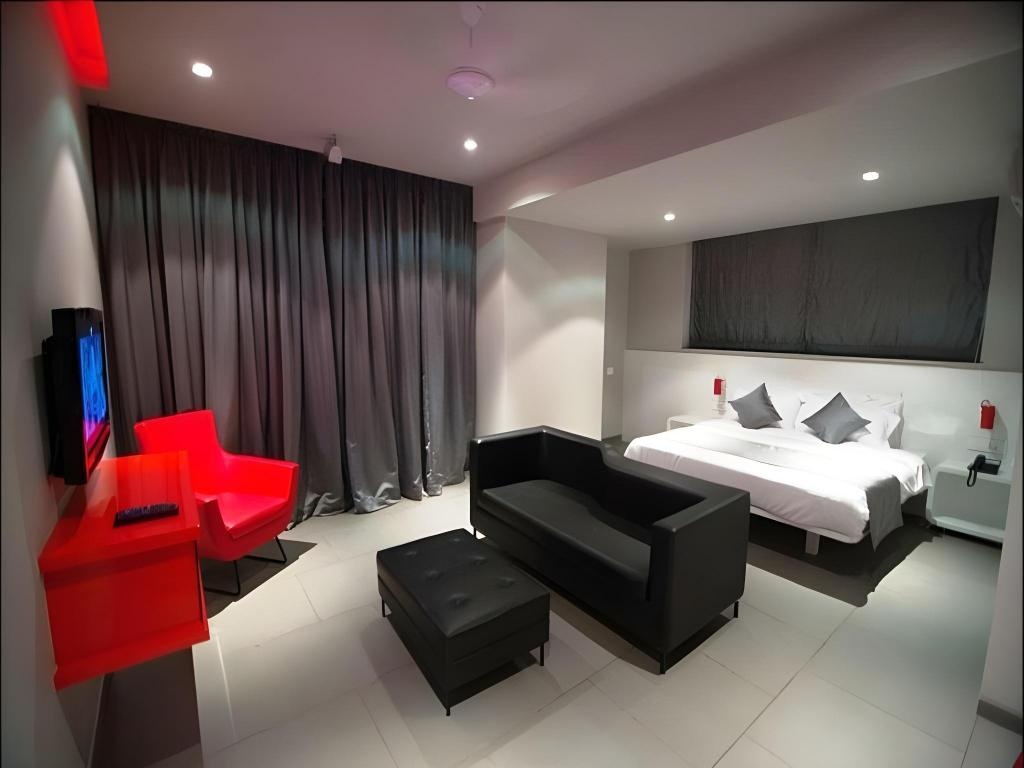 SinQ Party Hotel No Male Stags Allowed  Rooms  Party Suite 8