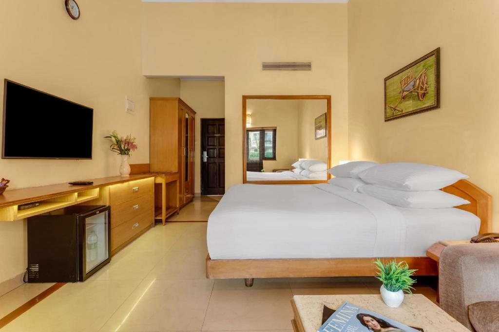 Casa De Goa Boutique Resort  Rooms  Deluxe Room With Bathtub Bedroom 4