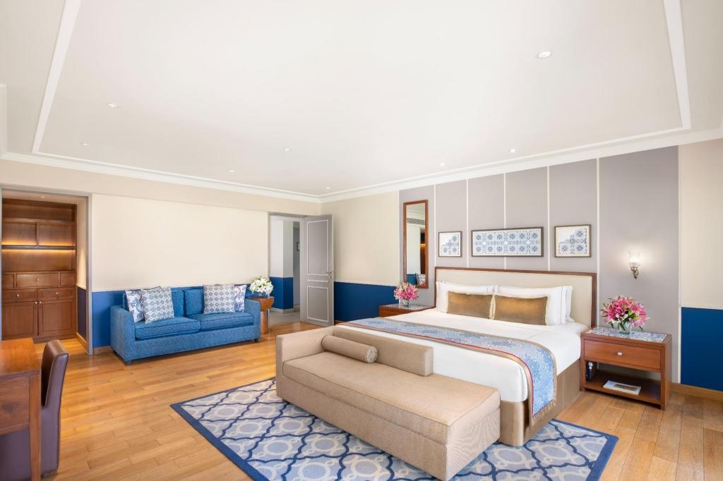 Taj Exotica Resort Spa Goa  Rooms  Luxury Suite With Living Area Sea View Bed 42
