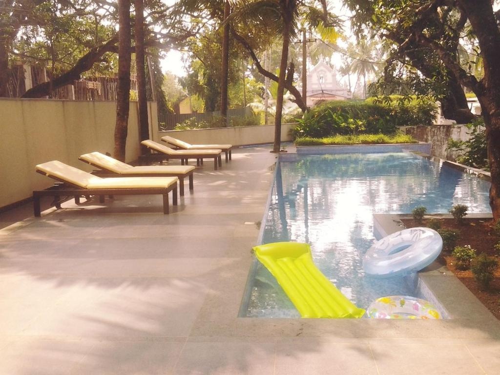 The Golden Pearl Calem Grove Hotel  Facilities  Swimming Pool 2