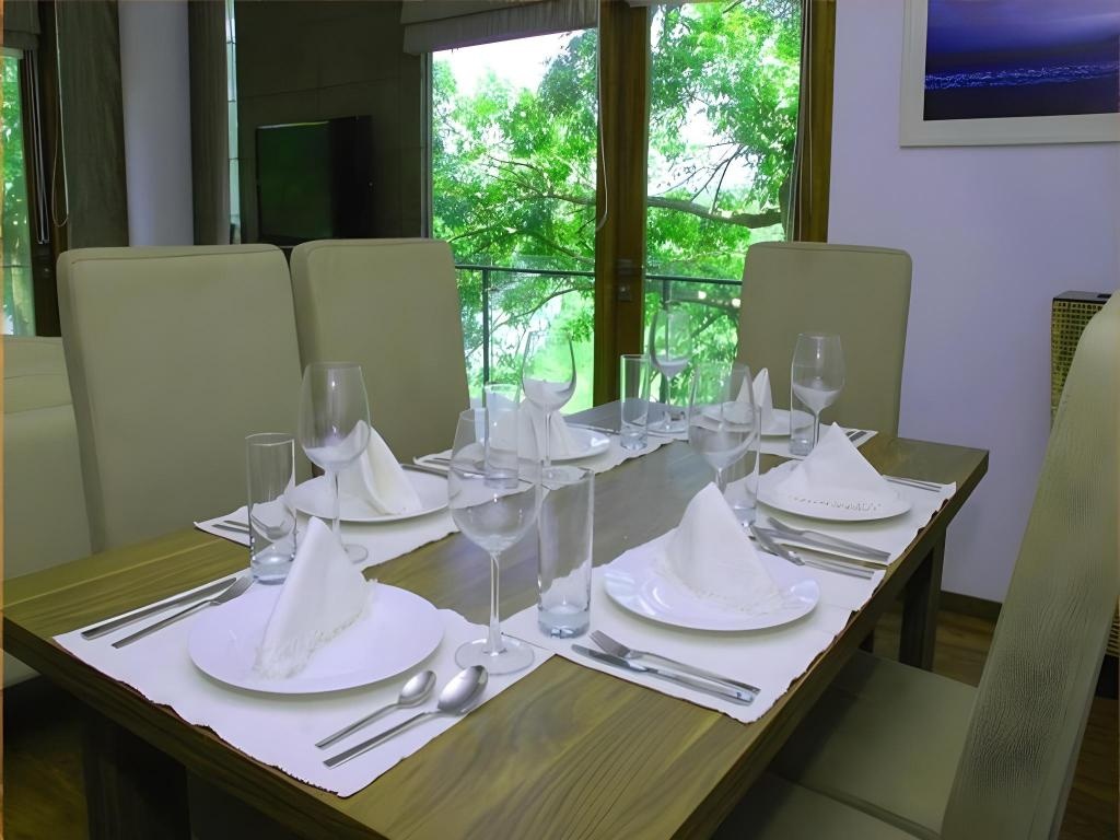 The Golden Pearl Calem Grove Hotel  Property Views  Interior View 5