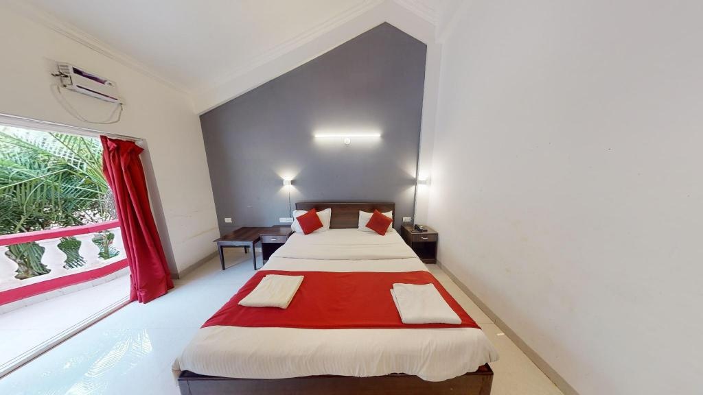 Anjuna Beach Resort  Rooms  Deluxe Room Guestroom 7