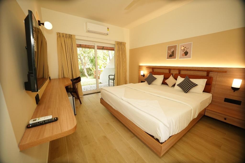 Anjuna Beach Resort  Rooms  Super Deluxe Room Bed 2
