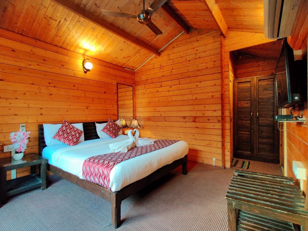 La Vie Woods Resort No Stags Allowed  Rooms  Super Deluxe Cottage Bed 4