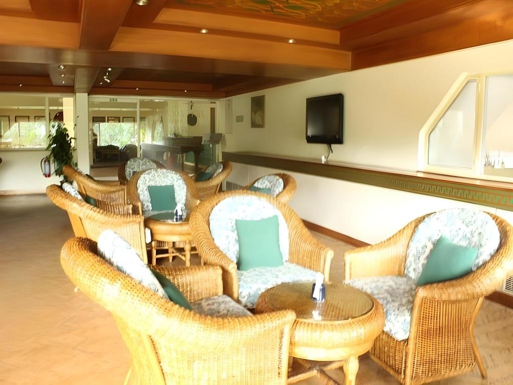 Majorda Beach Resort  Facilities  Barlounge 4