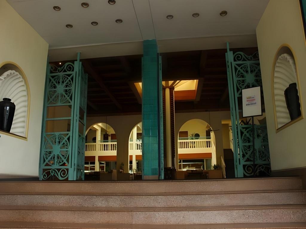 Majorda Beach Resort  Property Views  Entrance 5