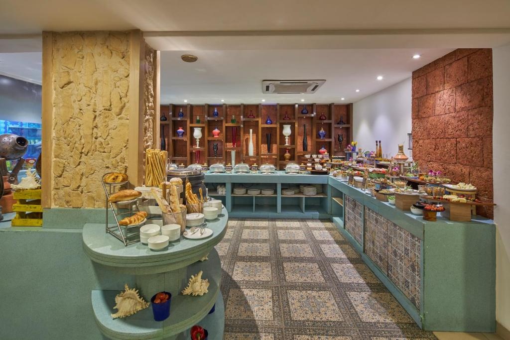 Royal Orchid Beach Resort Spa Goa  Dining  Restaurant 4