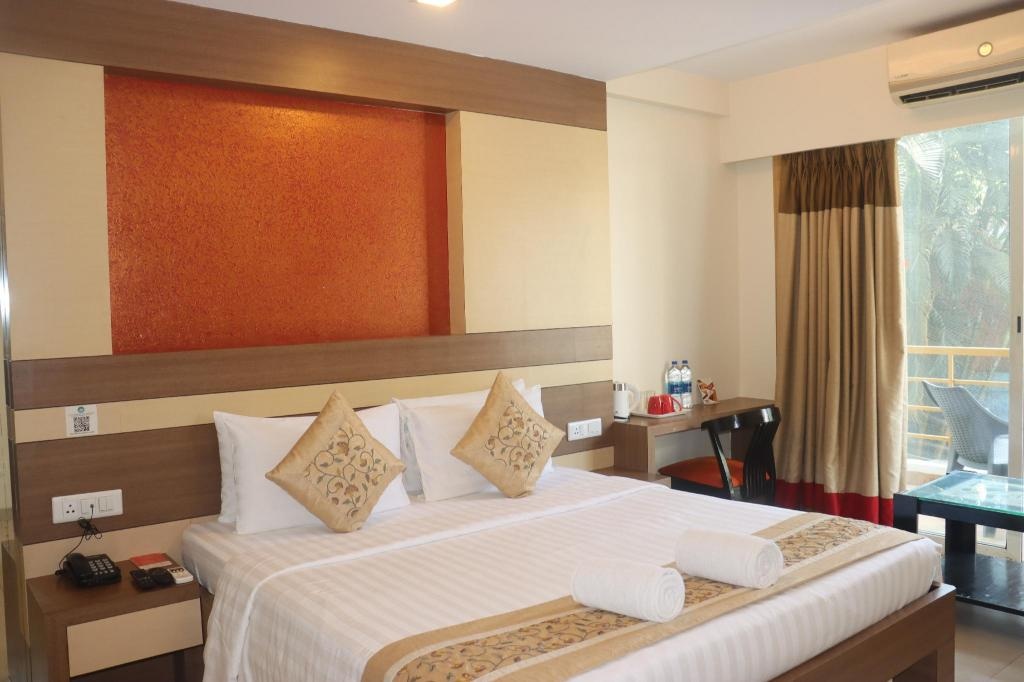 Turtle Beach Resort Morjim  Rooms  Premium Pool View Room With Balcony Bed 5