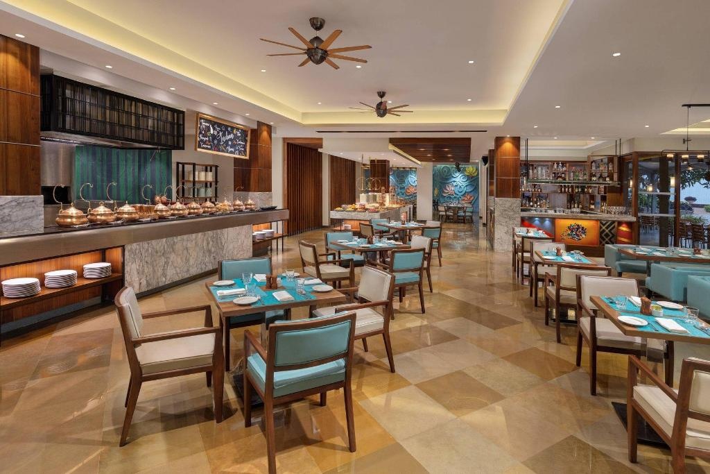 Goa Marriott Resort Spa  Facilities  Bar 10