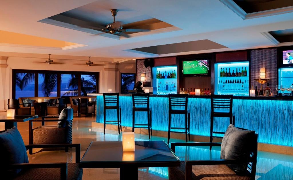Goa Marriott Resort Spa  Facilities  Bar 9