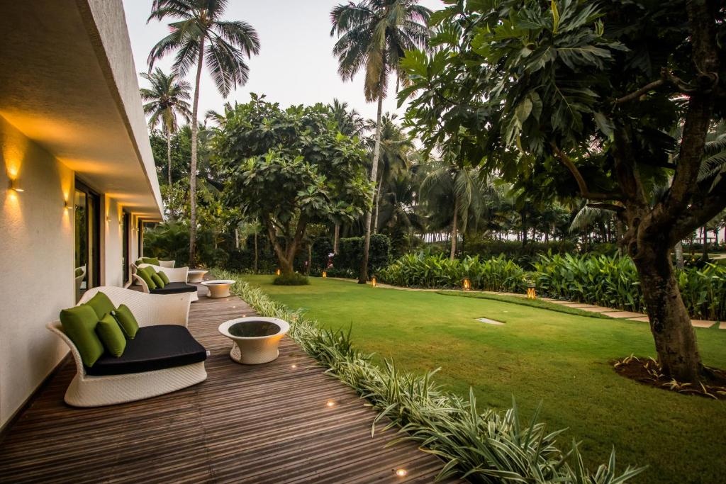 Planet Hollywood Beach Resort Goa  Facilities  Garden 17