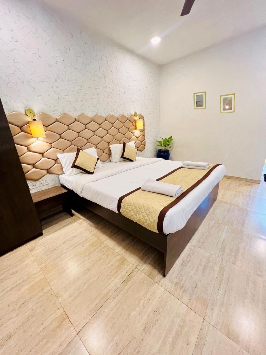 Abalone Resort  Rooms  Premium Room Bed 1