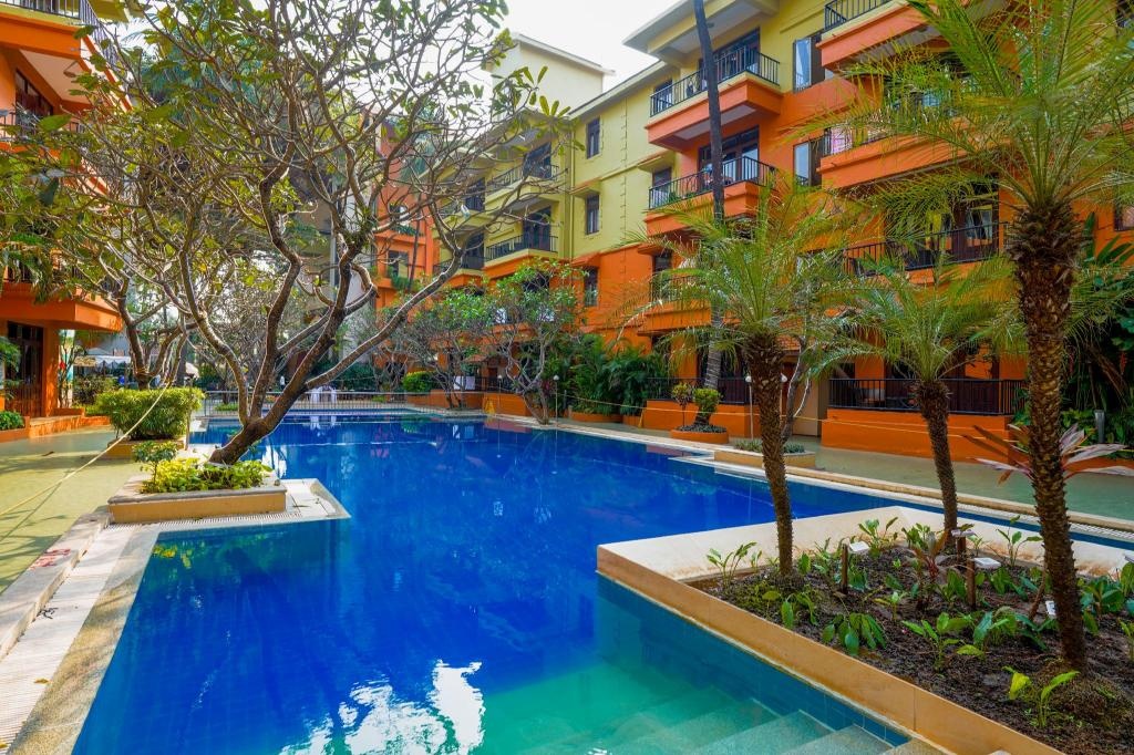 Neelams The Grand Hotel  Facilities  Swimming Pool 6