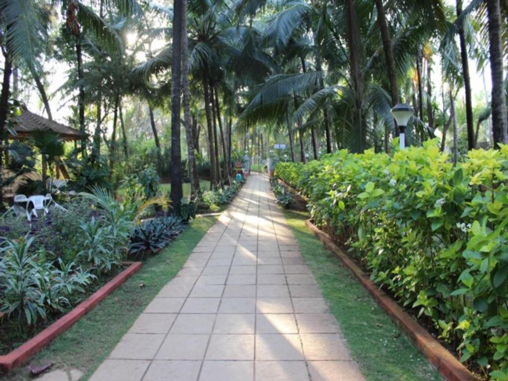 Vila Goesa On The Beach Resort  Facilities  Garden 5