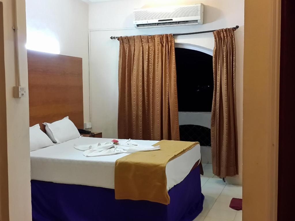Maizons Lakeview Resort  Rooms  Standard AC Room 1