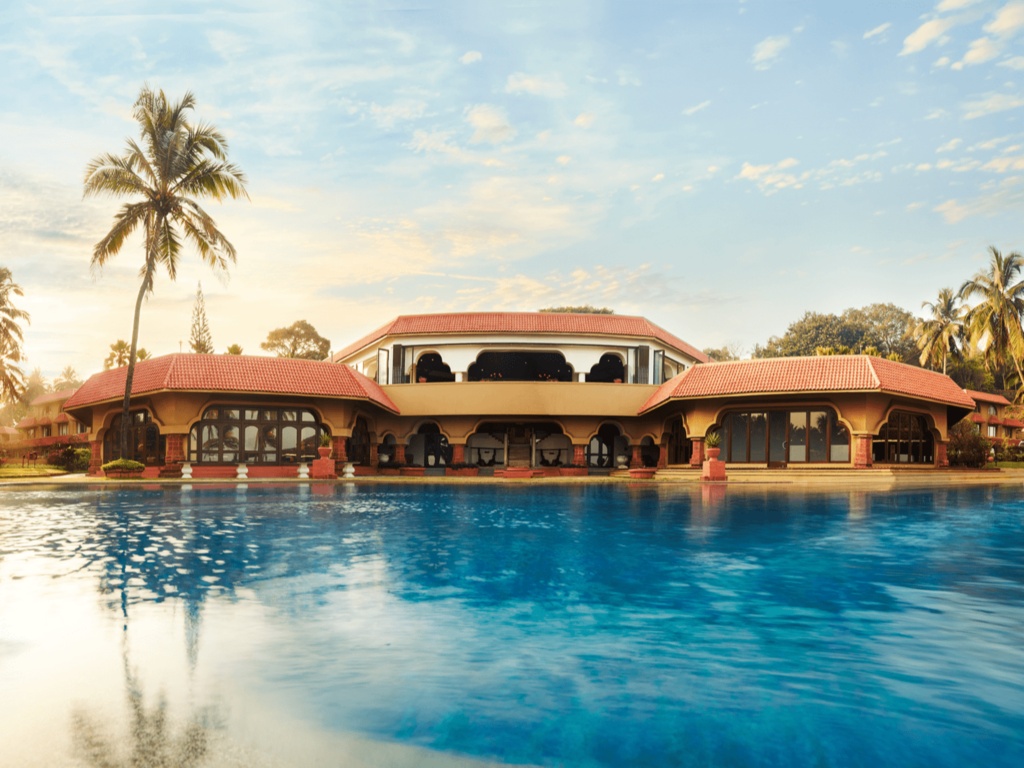 Taj Fort Aguada Resort Spa Goa  Facilities  Poolside Bar 5