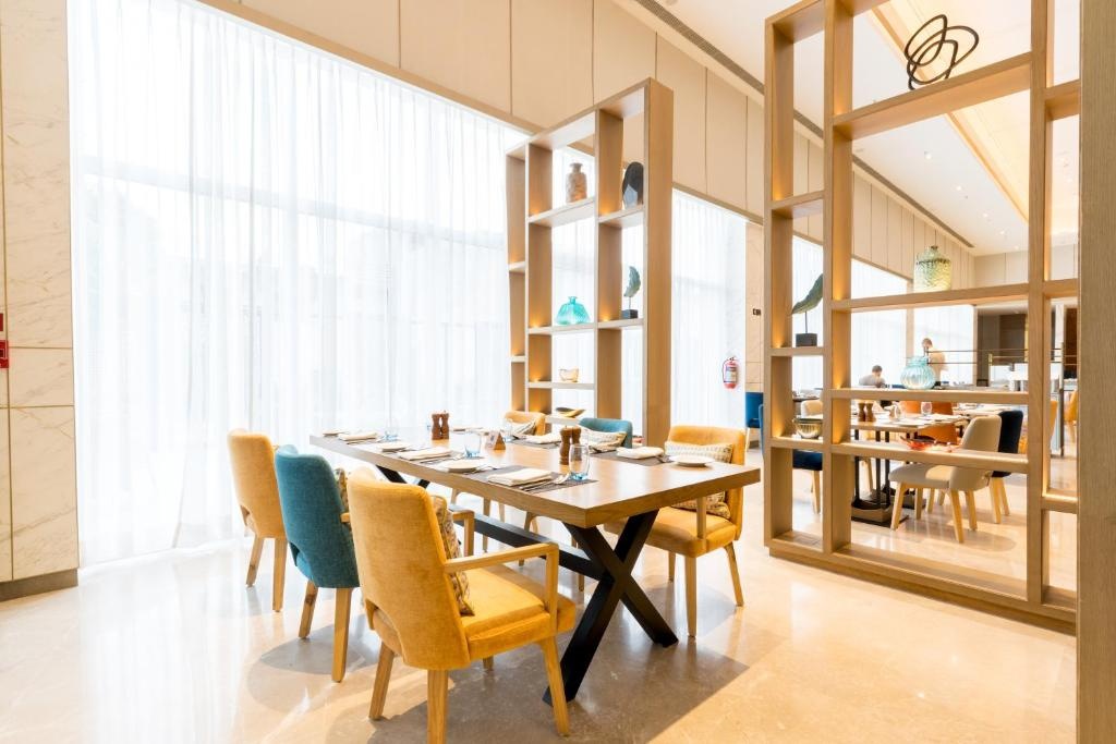 Holiday Inn Lucknow Airport By IHG  Dining  Restaurant 2