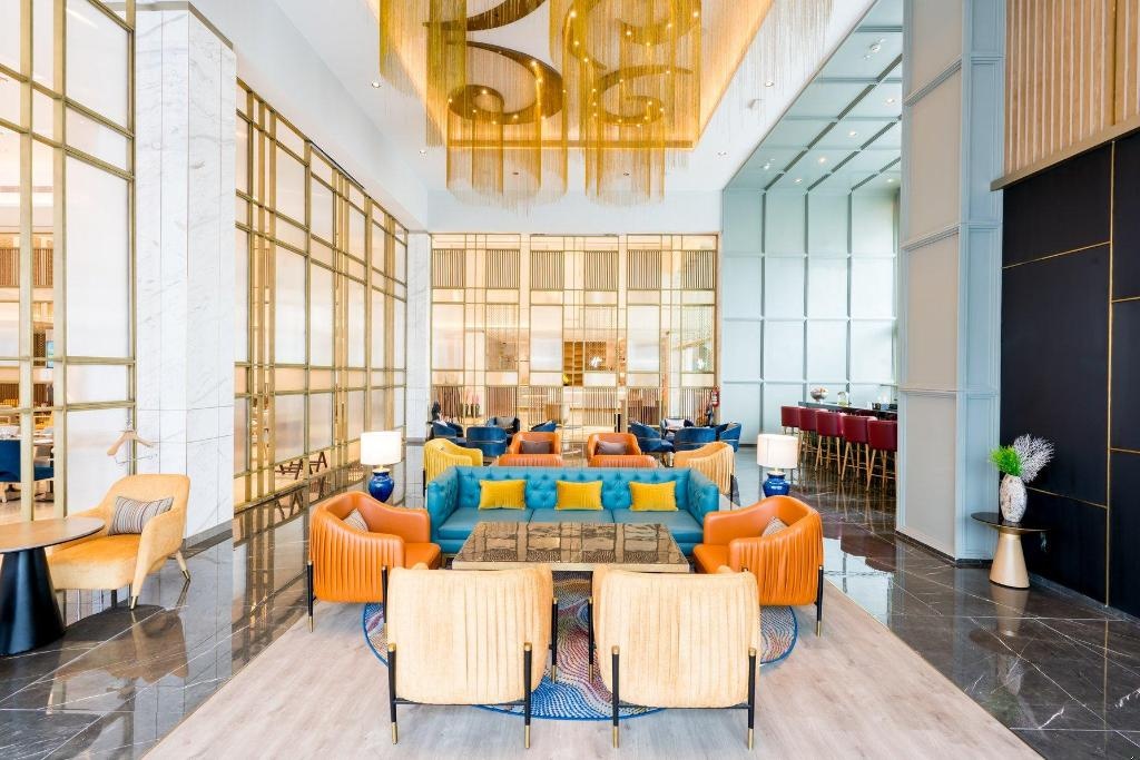 Holiday Inn Lucknow Airport By IHG  Facilities  Bar 2
