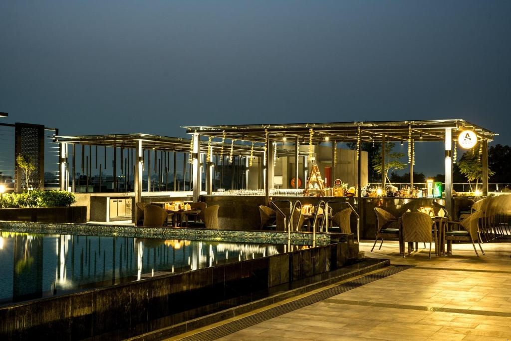 Holiday Inn Lucknow Airport By IHG  Facilities  Barlounge 17