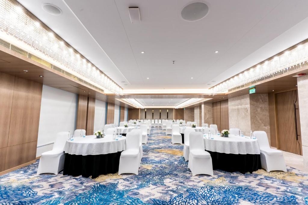 Holiday Inn Lucknow Airport By IHG  Facilities  Meeting Room Ballrooms 11
