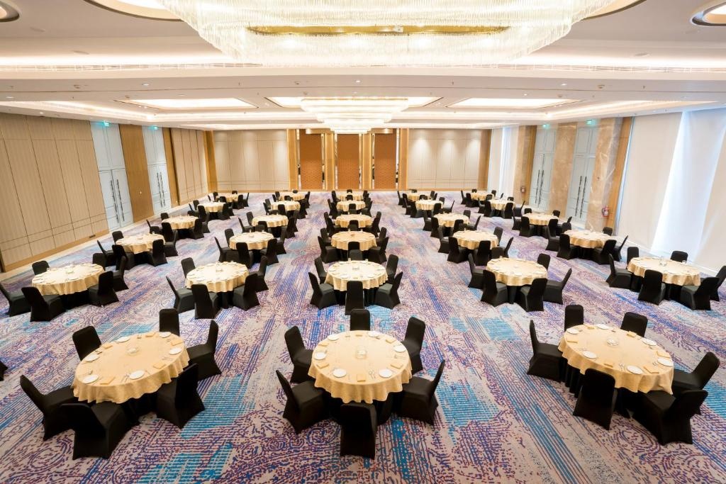 Holiday Inn Lucknow Airport By IHG  Facilities  Meeting Room Ballrooms 19