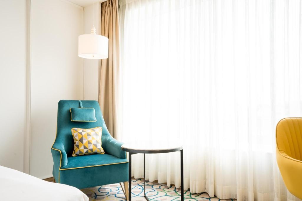 Holiday Inn Lucknow Airport By IHG  Rooms  1 Bedroom Suite Dining Area Smoking View 31