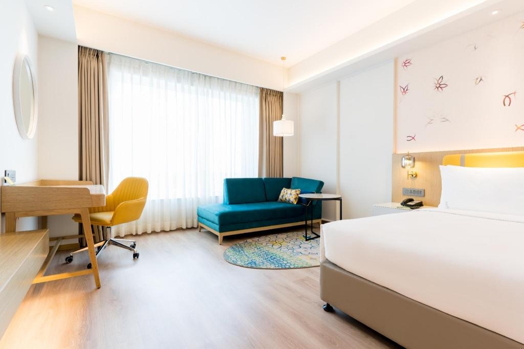 Holiday Inn Lucknow Airport By IHG  Rooms  1 Bedroom Suite Dining Area View 8
